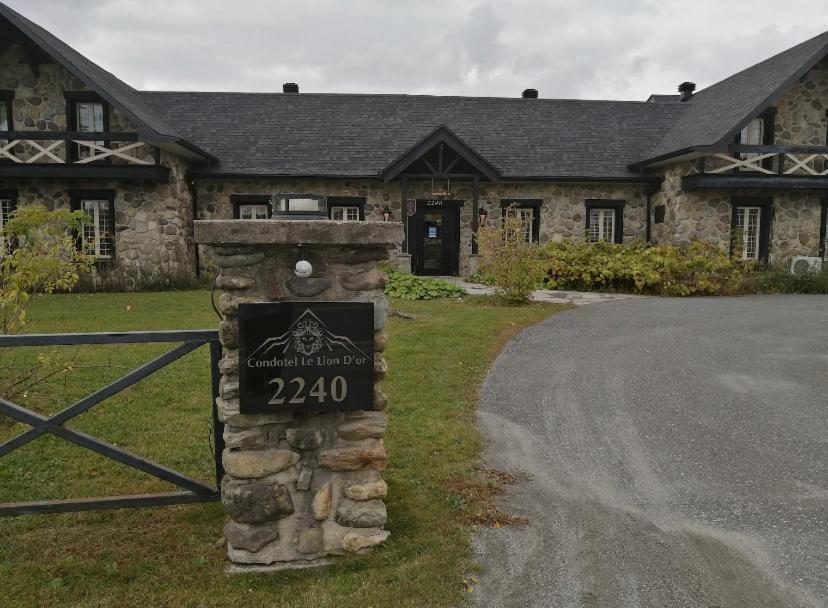 Condo Hotel Au Pied Du Mont Orford Esterno foto