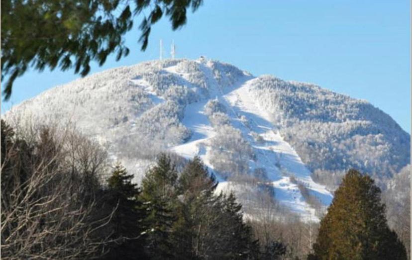 Condo Hotel Au Pied Du Mont Orford Esterno foto